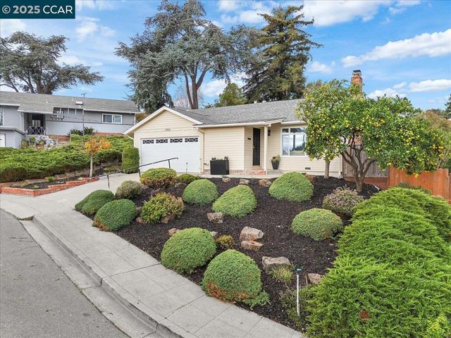 2326 Bramble Ct, Castro Valley CA: https://media.crmls.org/mediaz/e0255bf0-20d3-4746-85af-ebb0690cbb51.jpg