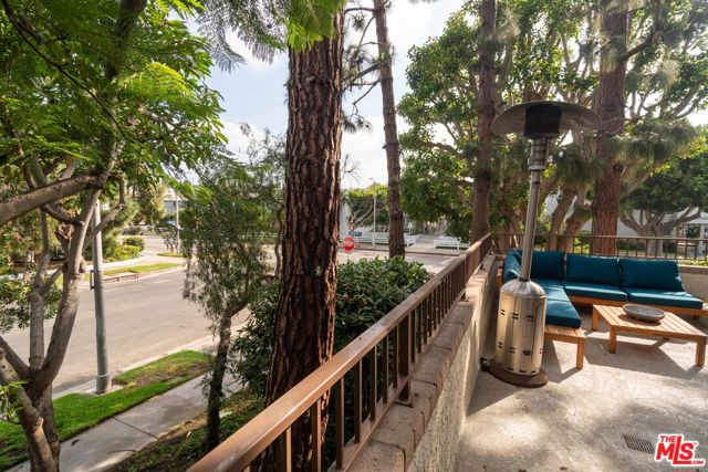 8110 Manitoba Street, Playa del Rey CA: https://media.crmls.org/mediaz/e0258e0c-1ba8-48b8-94b8-d4155ab917b5.jpg
