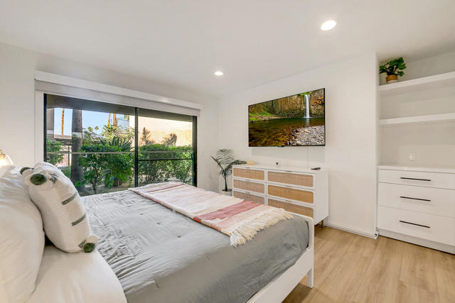73879 Club Circle Dr, Palm Desert CA: https://media.crmls.org/mediaz/e025d982-a97d-42bf-9903-8b6fc698d6c0.jpg