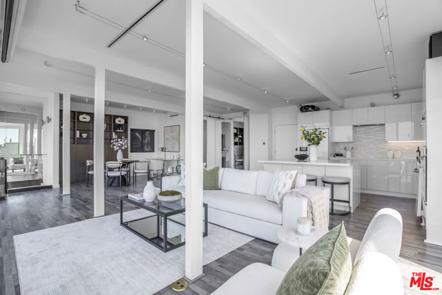8506 Magnolia Drive, Los Angeles CA: https://media.crmls.org/mediaz/e025ef09-d514-4959-96d0-faee01271b86.jpg