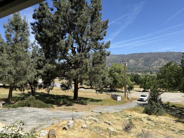 22600 Sunrise Court, Tehachapi CA: https://media.crmls.org/mediaz/e026448f-f23c-48cc-a0d7-a72a9b7ee09b.jpg