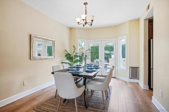 2009 Applewood Ln, Vista CA: https://media.crmls.org/mediaz/e026a212-b185-40fa-9f54-b6dd39f6b560.jpg