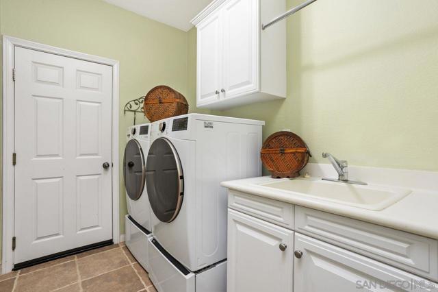 914 Lantana Ct, San Marcos CA: https://media.crmls.org/mediaz/e026a34b-a3d0-4142-b7b1-4cec7a3f43d6.jpg
