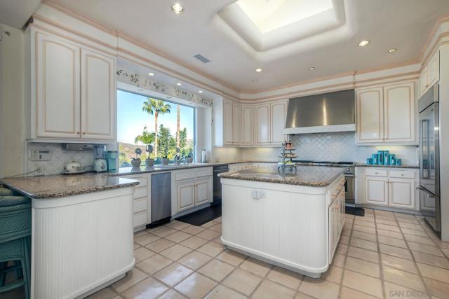 13455 Old Winery Road, Poway CA: https://media.crmls.org/mediaz/e026e7d0-21d2-48d0-99ff-9260e931aefb.jpg