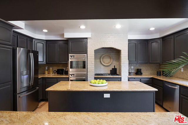 745 25th Street, Santa Monica CA: https://media.crmls.org/mediaz/e0275cb9-722f-4094-94f5-dfc06feae373.jpg