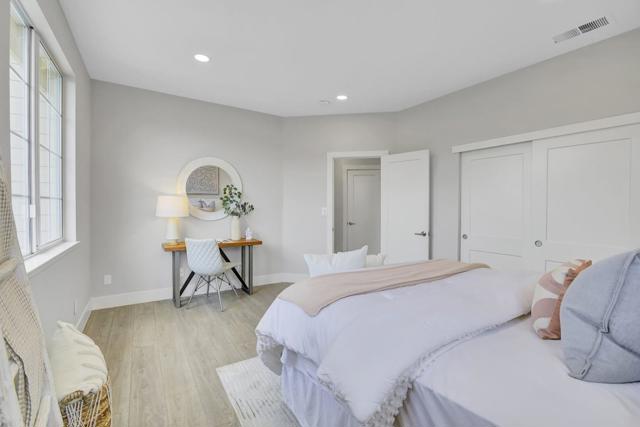 998 Governors Bay Drive, Redwood City CA: https://media.crmls.org/mediaz/e027766f-10c0-4b34-8789-ab3b2a5455aa.jpg