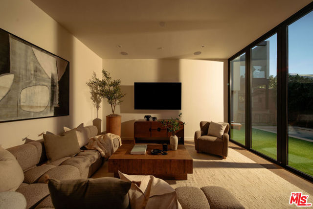 3440 Cattaraugus Avenue, Culver City CA: https://media.crmls.org/mediaz/e02792e0-4dc2-47fc-99e1-6919b13507d1.jpg