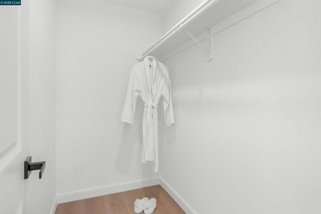 2933 Ptarmigan Dr, Walnut Creek CA: https://media.crmls.org/mediaz/e027c925-79f7-4978-8fd6-252e7bd9959f.jpg