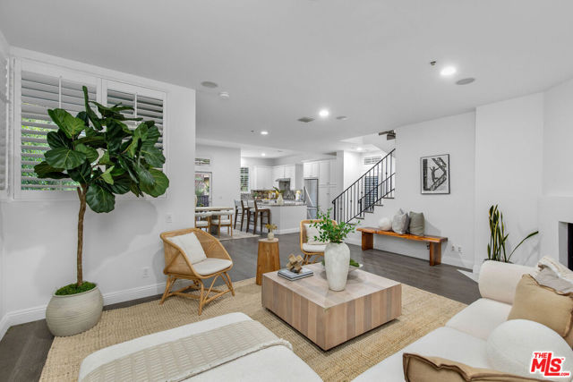 10523 Selkirk Lane, Los Angeles CA: https://media.crmls.org/mediaz/e027d846-1cac-4c28-b482-6b0929d7e484.jpg
