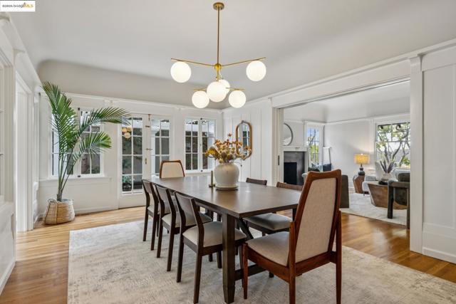 118 Hillside Ave, Piedmont CA: https://media.crmls.org/mediaz/e027e210-718e-47ad-88fb-7e041d2e5089.jpg