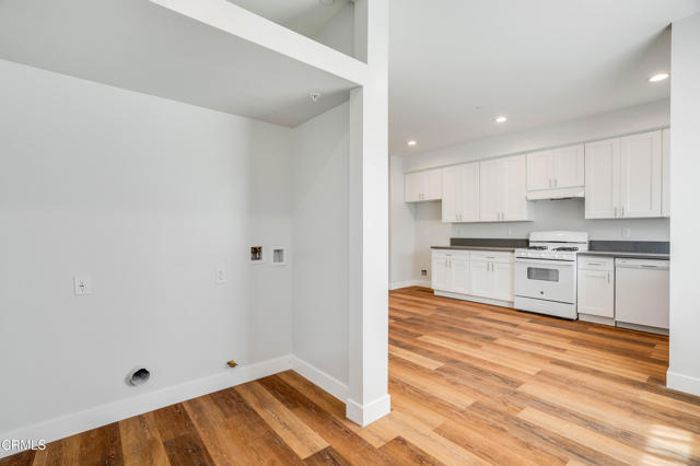 300 E Alhambra Road, Alhambra CA: https://media.crmls.org/mediaz/e0280af3-ac4b-4d3e-99e0-b22ed3ba9c6d.jpg