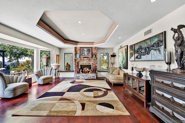 17505 Corte Lomas Verde, Poway CA: https://media.crmls.org/mediaz/e0285131-85f2-4c2b-8f30-9b933eaa229d.jpg