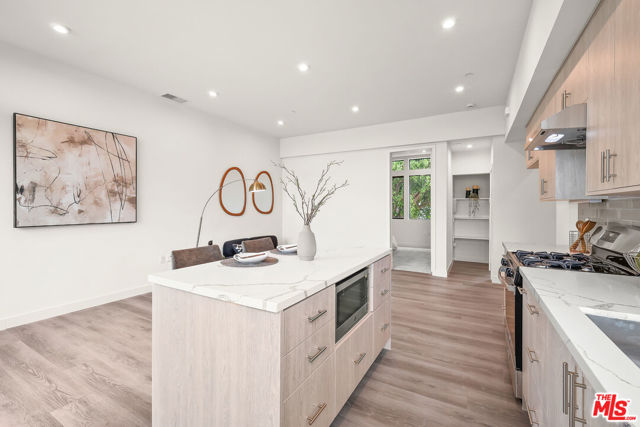 1202 N Orange, West Hollywood CA: https://media.crmls.org/mediaz/e0293801-71fd-462a-8160-0670eb789bb0.jpg