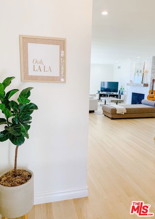 251 Monte Grigio Drive, Pacific Palisades CA: https://media.crmls.org/mediaz/e0297532-77be-4cf6-823b-04f9c43d9a0e.jpg