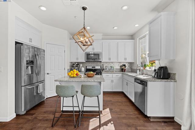 663 Falling Star Drive, Martinez CA: https://media.crmls.org/mediaz/e0297a07-32ca-4190-b23a-e01e4cf2b8c8.jpg