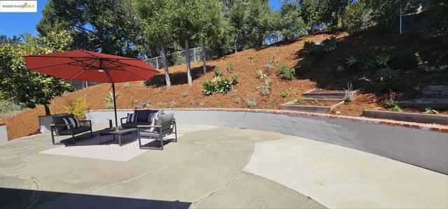 298 Elysian Fields DR, Oakland CA: https://media.crmls.org/mediaz/e02abce7-889d-4f73-9328-d68c69892efe.jpg