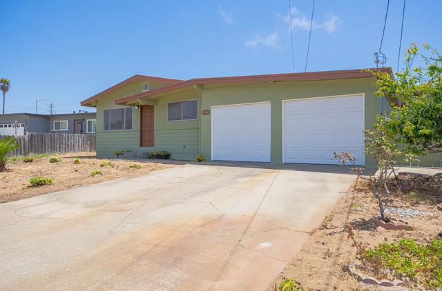 3114 Flower Circle, Marina CA: https://media.crmls.org/mediaz/e02ac261-82bc-4c85-a47d-267d89b0273c.jpg