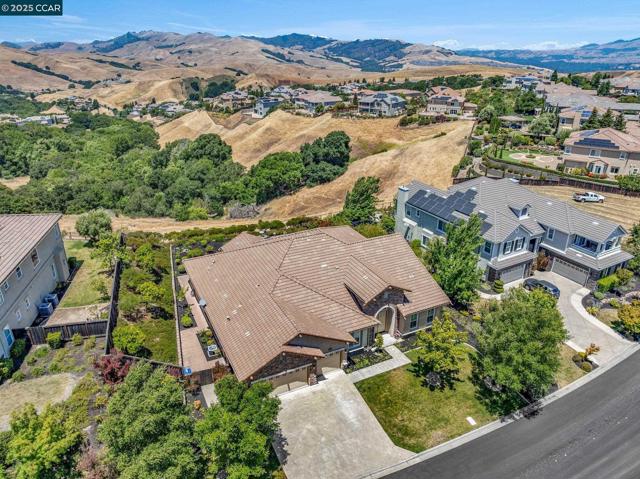 3322 Ashbourne Cir, San Ramon CA: https://media.crmls.org/mediaz/e02ae4e9-4699-4084-a6df-4cbf660e3b4a.jpg