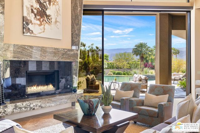 4 Paradise Cove Court, Rancho Mirage CA: https://media.crmls.org/mediaz/e02d476c-f726-43bc-bed0-f9c8897e3c35.jpg