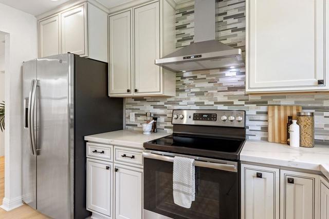 1032 Toyon Drive, Burlingame CA: https://media.crmls.org/mediaz/e02dac10-07ba-4a53-bb42-8bf25cbc46f7.jpg