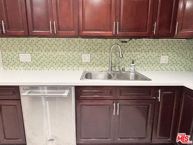 2488 N Beachwood Drive, Los Angeles CA: https://media.crmls.org/mediaz/e02e117a-5597-4ee0-9a63-6ba7ac09ba21.jpg