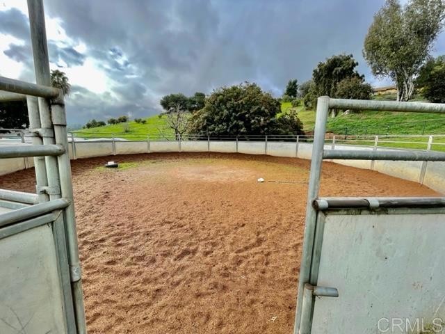 Detail Gallery Image 3 of 19 For 2357 via Monserate, Fallbrook,  CA 92084 - 3 Beds | 2 Baths