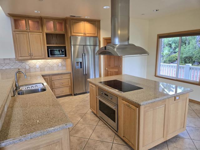 24726 Zanja Place, Ramona CA: https://media.crmls.org/mediaz/e02e9571-f77d-4373-821f-ab688b898382.jpg