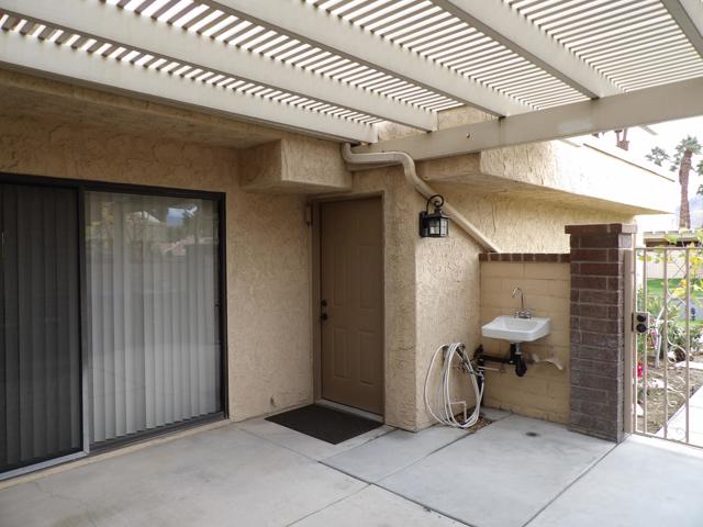 68732 Calle Tafalla, Cathedral City CA: https://media.crmls.org/mediaz/e02e990d-d271-4d93-b097-b0ef5e836daa.jpg
