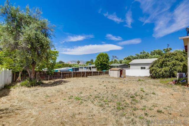 12224 Lemon Crest Drive, Lakeside CA: https://media.crmls.org/mediaz/e02ea838-4344-4606-983b-e931b6e03348.jpg