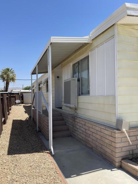 73729 Broadmoor Drive, Thousand Palms CA: https://media.crmls.org/mediaz/e02f363a-6024-46bb-83c1-adcbd28a644f.jpg