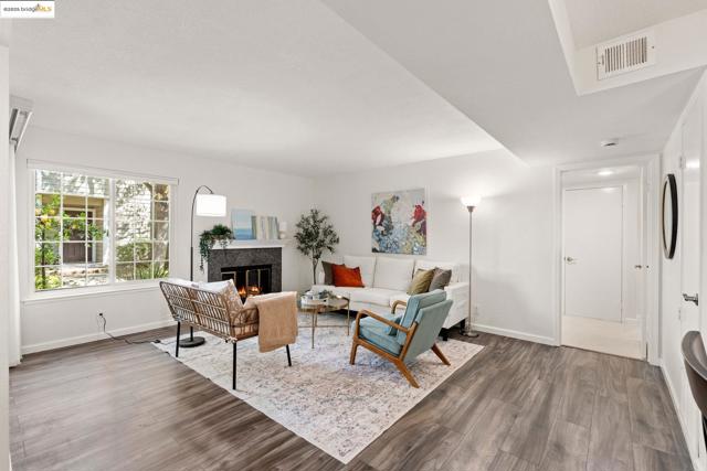 520 Canyon Oaks, Oakland CA: https://media.crmls.org/mediaz/e02f56ad-a9b5-4a6d-bf14-0875efc3f52a.jpg