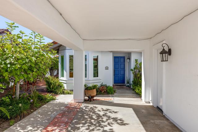 4125 Arcadia Way, Oceanside CA: https://media.crmls.org/mediaz/e02fe49a-7445-4f12-97cf-30cb76cf2e13.jpg