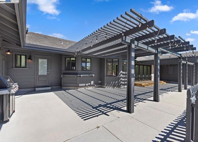 8191 Highland Rd, Livermore CA: https://media.crmls.org/mediaz/e03011e4-e233-469a-990b-23bc1bfc4d45.jpg