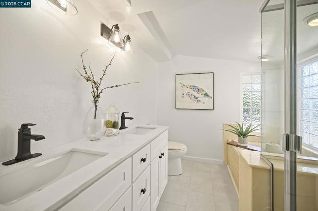 3352 Betty Ln, Lafayette CA: https://media.crmls.org/mediaz/e0303984-8e51-418e-947a-356361740152.jpg
