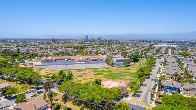 1633 Lola Way, Oxnard CA: https://media.crmls.org/mediaz/e0307bc3-bb55-4504-89e3-f43a0efa5435.jpg