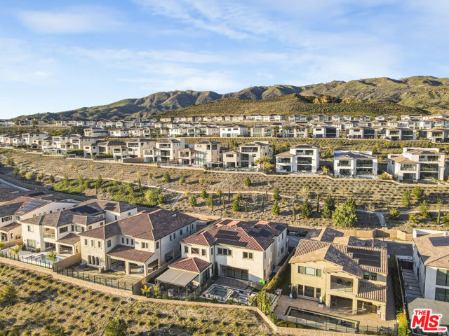 20254 Liverpool Way, Porter Ranch CA: https://media.crmls.org/mediaz/e0309b5e-92e7-4f0f-b0b4-72d38390bae5.jpg