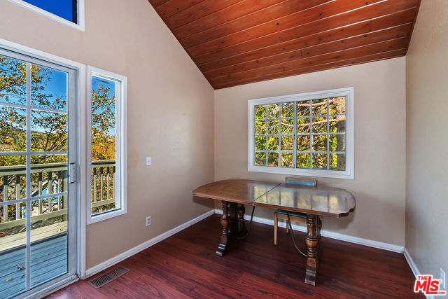 28665 Zion Drive, Lake Arrowhead CA: https://media.crmls.org/mediaz/e030af88-1f37-4b4c-98e0-bf11da4d6873.jpg