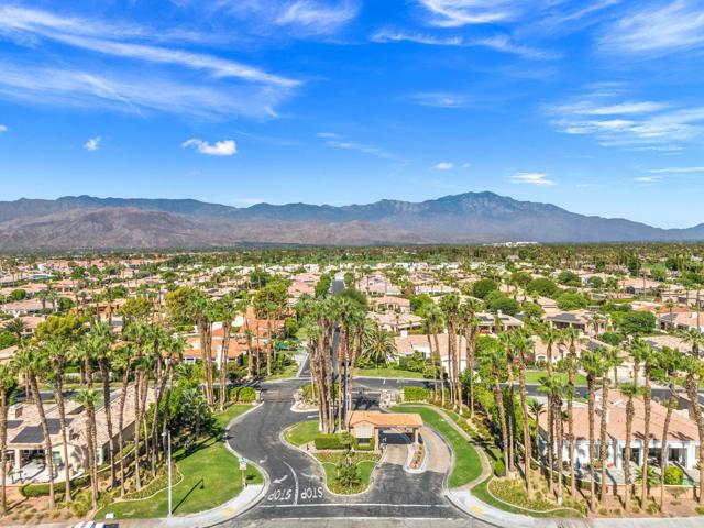 47 Gibraltar Drive, Palm Desert CA: https://media.crmls.org/mediaz/e031f830-cab3-4fea-92c9-9f3e7a420432.jpg