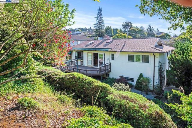 3554 Arcadian Ct, Castro Valley CA: https://media.crmls.org/mediaz/e03208fa-3dd6-474a-92d1-1133c1495abc.jpg