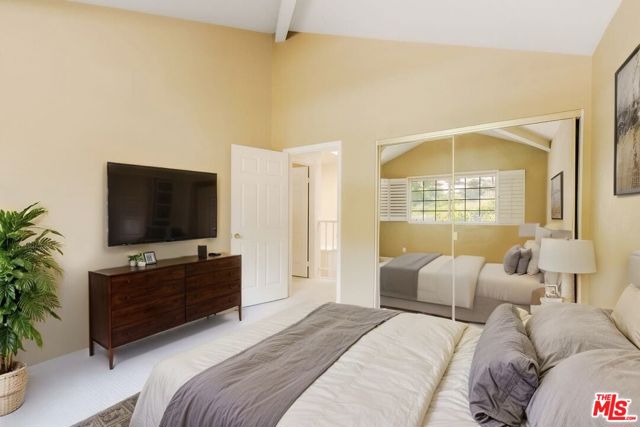3131 E Hillcrest Drive, Westlake Village CA: https://media.crmls.org/mediaz/e0322bf5-7c51-4b26-bd67-870156f16cc5.jpg