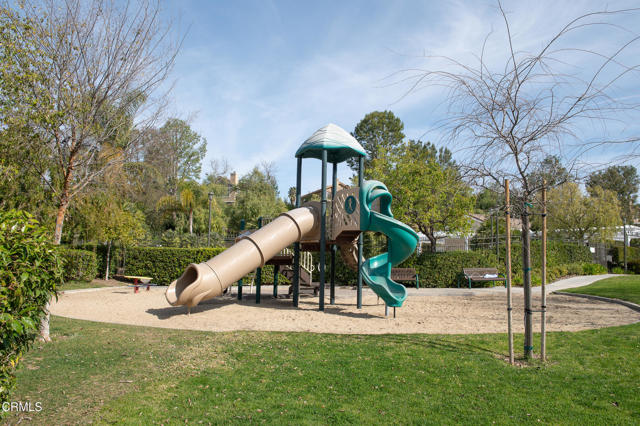 2844 Capella Way, Thousand Oaks CA: https://media.crmls.org/mediaz/e0327ada-198b-4958-b992-3d0fa59dabad.jpg