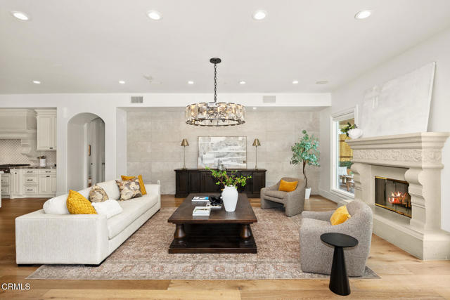 5008 La Canada Boulevard, La Canada Flintridge CA: https://media.crmls.org/mediaz/e03360e5-8775-4a00-9664-ae08f2135d8a.jpg