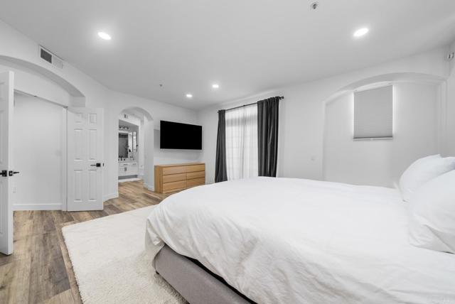 Detail Gallery Image 15 of 26 For 344 Orange Ave #203,  Coronado,  CA 92118 - 3 Beds | 2 Baths