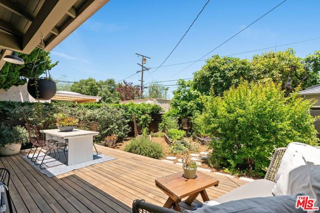 4148 Mentone Avenue, Culver City CA: https://media.crmls.org/mediaz/e035010d-2d62-43e1-8c2a-c38283f87502.jpg
