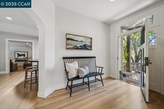 390 Castello Rd, Lafayette CA: https://media.crmls.org/mediaz/e0357ad6-3b1c-460a-8593-fc51610b86b2.jpg