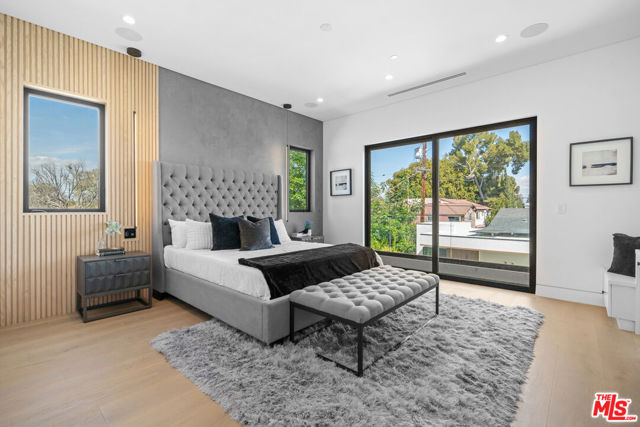 4818 Norwich Avenue, Sherman Oaks CA: https://media.crmls.org/mediaz/e035e381-f42a-43ba-9a8a-74a45bbc58ec.jpg