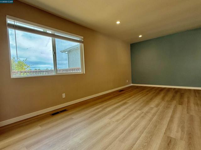 148 Lancaster Way, Vallejo CA: https://media.crmls.org/mediaz/e035f6dc-6aa4-4e85-8936-36ef7f38ac55.jpg