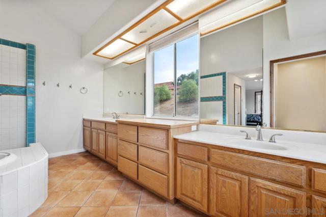 15091 Chemise Creek Rd, Ramona CA: https://media.crmls.org/mediaz/e0360650-6688-40f6-8e27-679a1d06fcf5.jpg