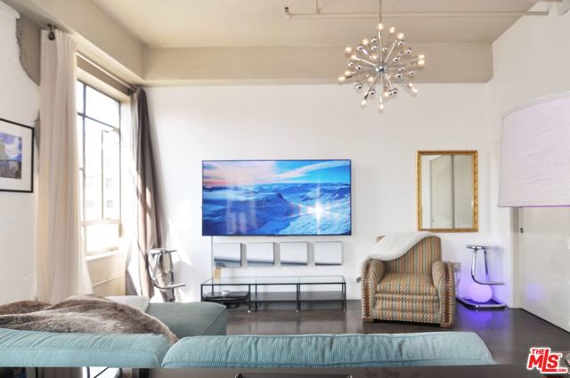 849 S Broadway, Los Angeles CA: https://media.crmls.org/mediaz/e03608ed-c3dd-4dcd-96da-5075c03c3552.jpg