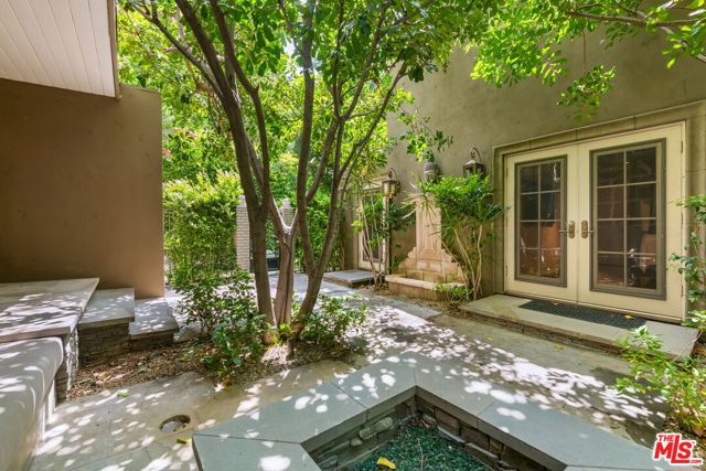 9053 Elevado Street, West Hollywood CA: https://media.crmls.org/mediaz/e03683fe-d157-43be-b4d6-08f44f30bea9.jpg